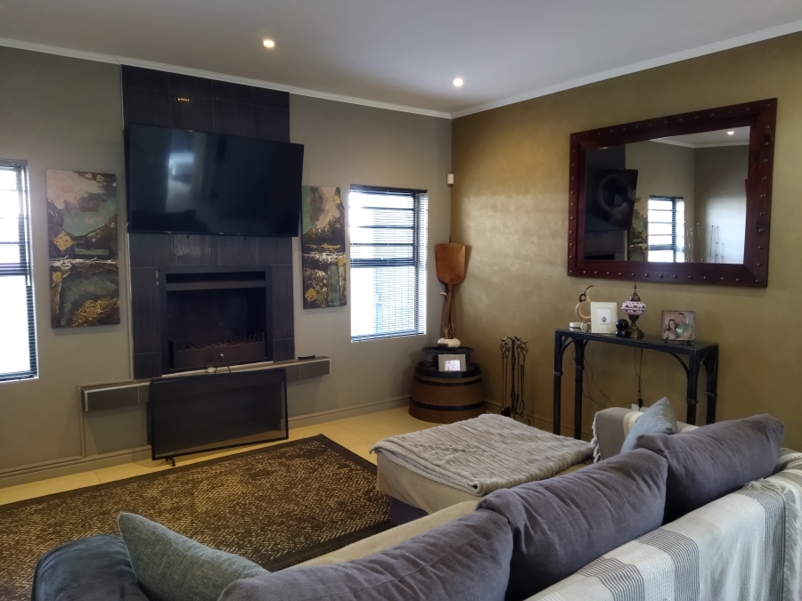 5 Bedroom Property for Sale in Parklands North Western Cape